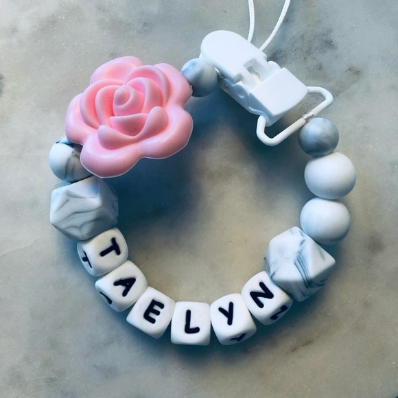 Personalized hand made pacifier clip - Picture 4 of 5